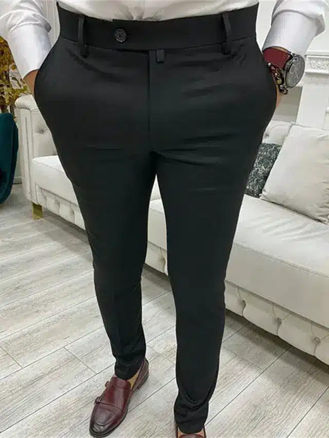 pantaloni elasticizzati modello nero